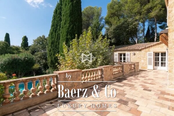 photo 5 Beautiful architect's property in a lush environment