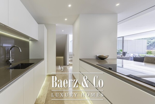 photo 11 Modern villa with privacy overlooking the Mediterranean