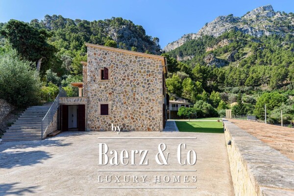 photo 8 Impressive Mansion with guest house, pool and sea views in Estellencs