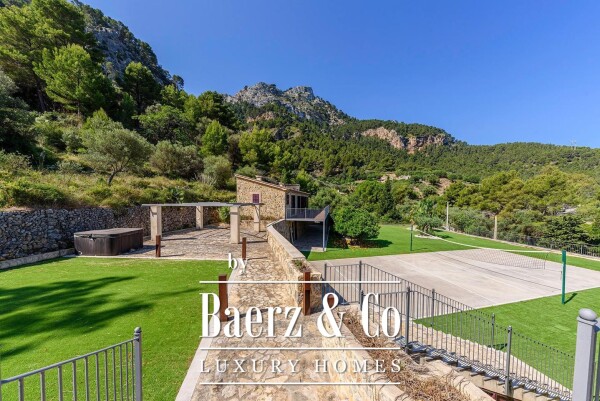 photo 16 Impressive Mansion with guest house, pool and sea views in Estellencs