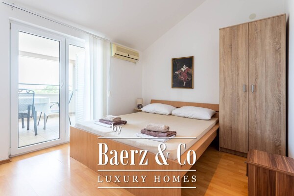 photo 2 Novalja, house with 10 apartments near the center with a sea view