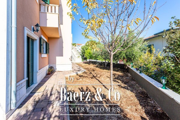 photo 5 Marina, house with 6 apartments with a beautiful view of the sea