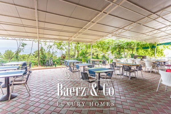 photo 4 Brela - a beautiful villa with 20 rooms and a restaurant near the sea