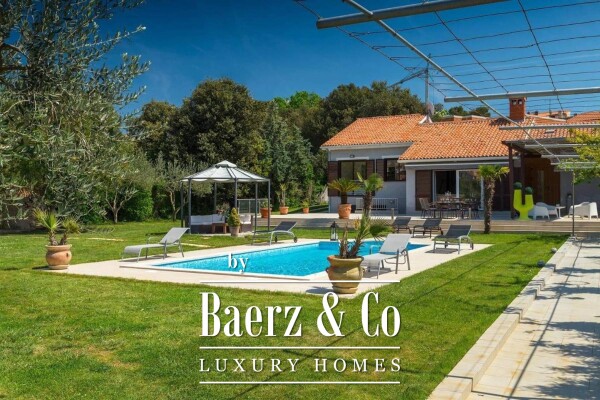 photo 4 Pula, beautiful villa with the best position - first row to the sea