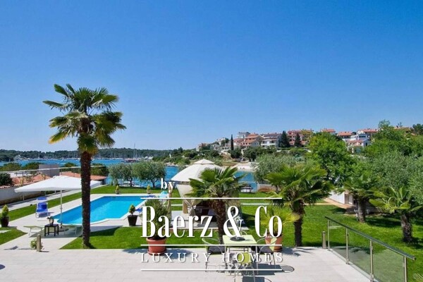 photo 27 Pula, beautiful villa with the best position - first row to the sea