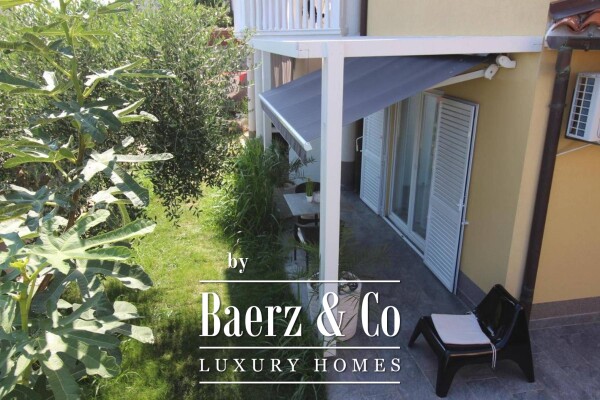 photo 3 Pješćana uvala, villa with 7 apartments overlooking the sea, 200 m from the beach