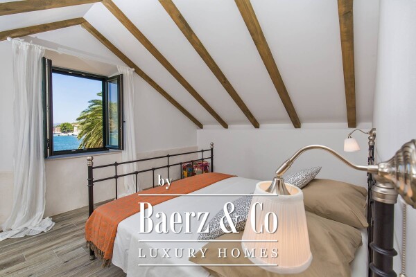 photo 8 Island of Šipan, stone house, first row to the sea