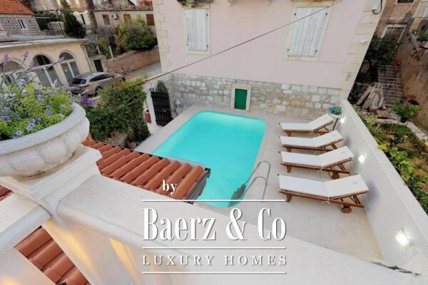 photo 7 Jelsa, a unique house right on the waterfront