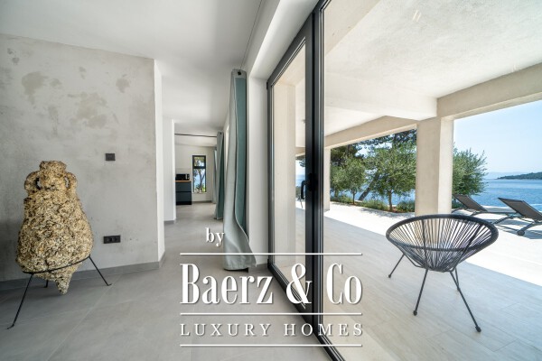 photo 5 Brač, villa in a beautiful position, 1st row by the sea