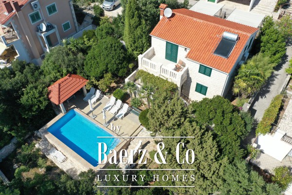 photo 1 Korcula, beautiful Dalmatian house by the sea with pool