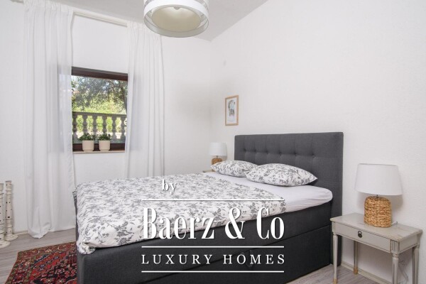 photo 10 Okrug Gornji, Beautiful house, second row to the sea