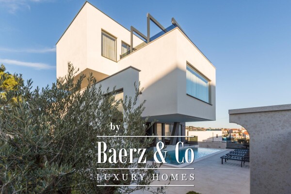 photo 1 Medulin, immaculate luxury villa NKP 400 m2 with pool, 300 m from the beach