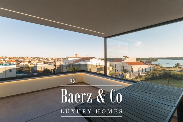 photo 3 Medulin, immaculate luxury villa NKP 400 m2 with pool, 300 m from the beach