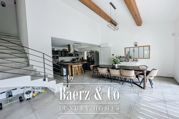 photo 9 Contemporary house with a swimming pool on a large, enclosed