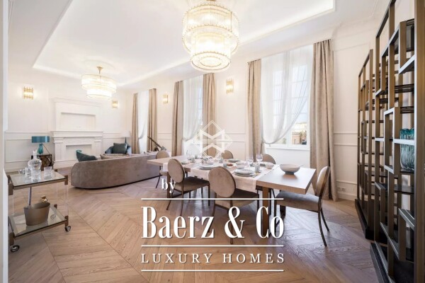 photo 2 Magnificent 2 bedroom apartment of 100 square meters in a beautiful Niçois building on the Cours Saleya.