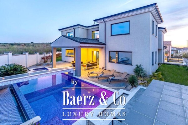 photo 2 Istria, Pomer, beautiful villa of 490 m2 near the Marina with a large garden and swimming pool