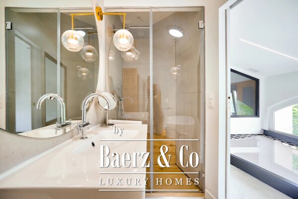 photo 15 Top Floor Duplex with Stunning Views of Île Seguin