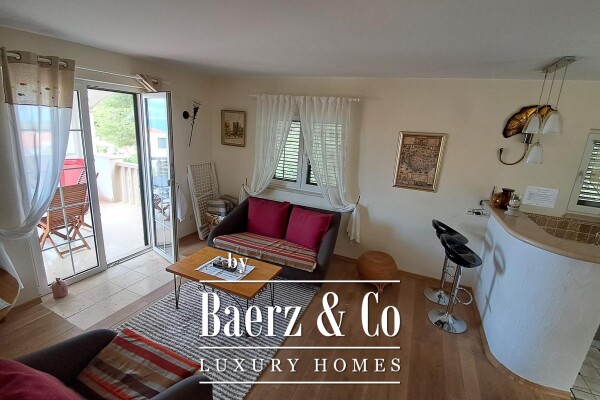 photo 5 Brač, Supetar, a house with a total area of 372 m² located on a plot of 411 m².