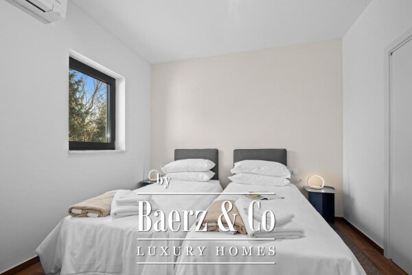 photo 25 Istria, Banjole, semi-detached villa first row to the sea 244 m² with a view of the Marina