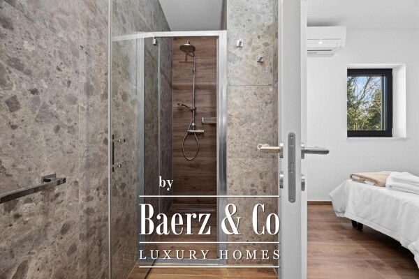 photo 33 Istria, Banjole, semi-detached villa first row to the sea 244 m² with a view of the Marina