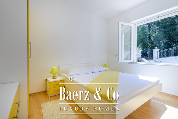 photo 13 Blace, first row to the sea, residential building