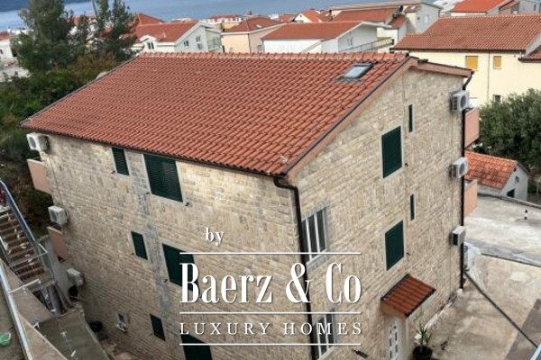 photo 8 Omiš, Nemira, stone apartment house with sea view