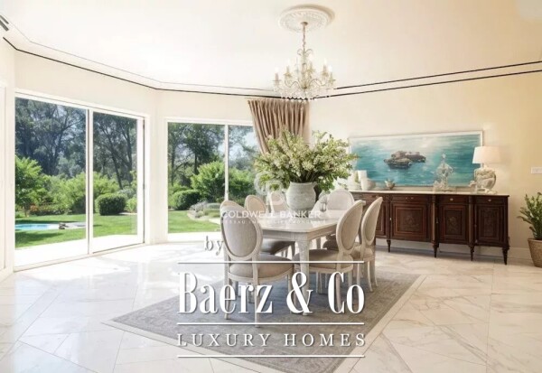 photo 8 ESTATE PROPERTY IN THE HEART OF A LANDSCAPED PARK