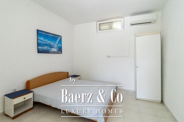 photo 10 Krk, house with three residential units and a large garden in the center