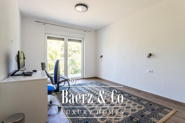 photo 4 Podstrana, newly built house with three apartments 100 meters from the beach