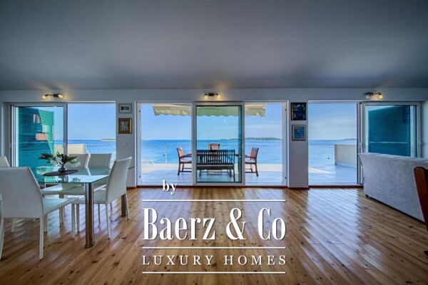 photo 2 Vis first row by the sea modern house 275 m2 net floor area on a 584 m2 plot