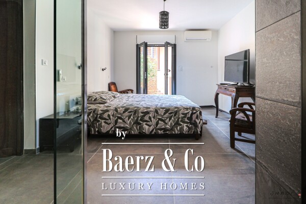 photo 7 Renovated 7-room villa with sea and vineyard views, featuring a swimming pool, gym, hammam, cinema room and garage.