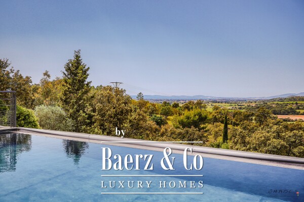 photo 1 Renovated 7-room villa with sea and vineyard views, featuring a swimming pool, gym, hammam, cinema room and garage.