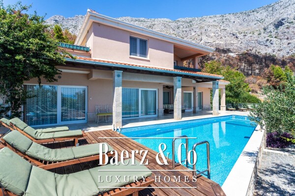 photo 23 Mimice, jedinstvena vila s bazenom i idiličnom okućnicom