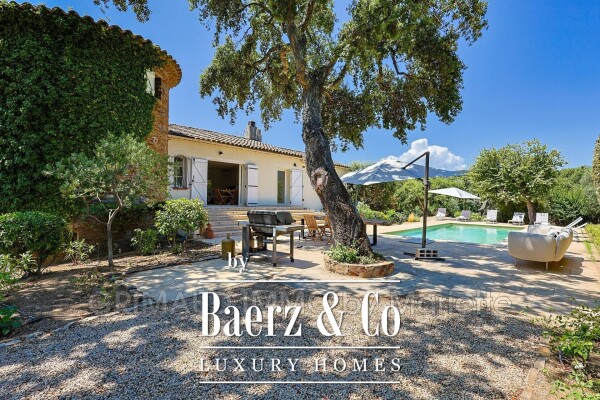 photo 2 Grimaud, France