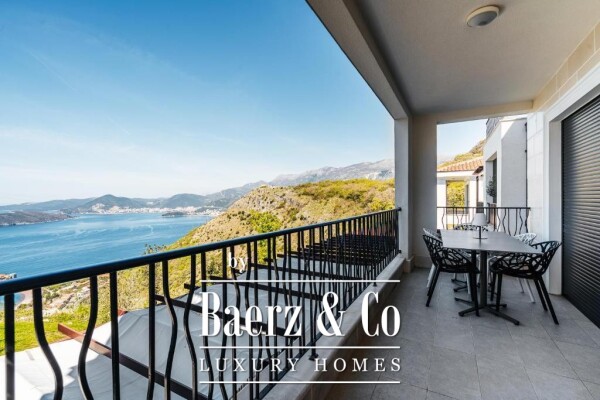 photo 8 Apartment in a Complex with a Pool in Sveti Stefan