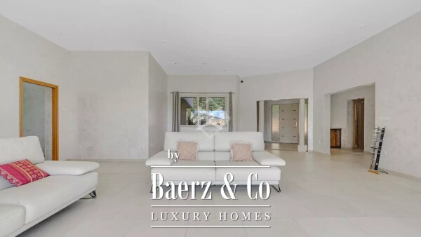 photo 8 Villa with open views in a prime location of Cavalaire-sur-Mer