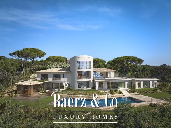 photo 1 Modern villa with sea view, walking distance from Pampelonne beach