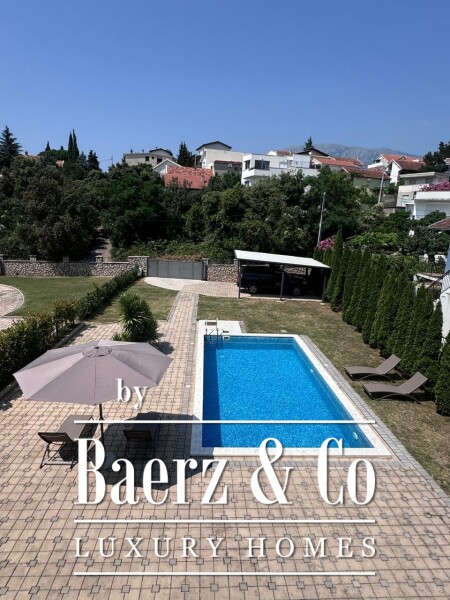 photo 2 ViIla in Bar Municipality with a Parking and a Pool