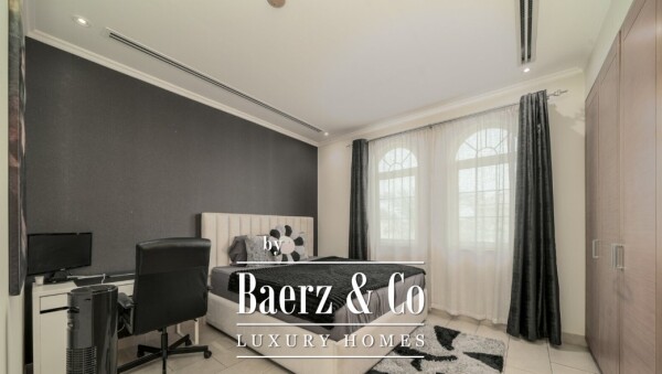 photo 12 4-Bedroom Legacy Villa for Sale in Jumeirah Park