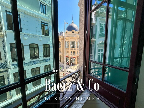 photo 1 A beautiful  three bedroom  with views of Bolhão Market