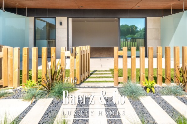 photo 1 4 bedroom flat with private garden, in Parede