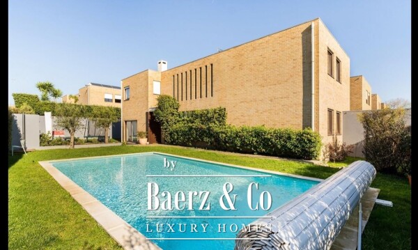 photo 1 Villa in Porto -Leça da Palmeira