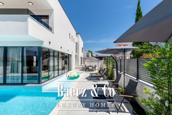 photo 1 Zadar, Vrsi, Luxury villa with swimming pool 261m2