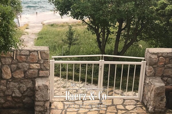 photo 17 Karlobag, Cesarica, House with 6 Apartments, First Row to the Sea