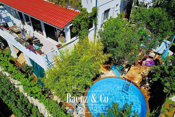 photo 1 Hvar, three-storey house with additional building land